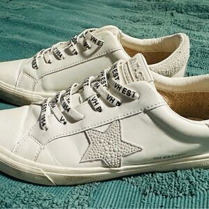 Vintage Havana Grande White Pearls Women's Sneakers with Pearl Star Detail